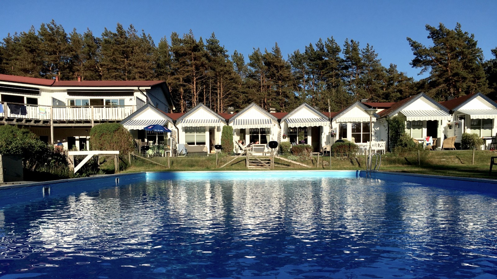 Ankaret på Sydkoster är en privat stugby som hyr ut några familjevänliga lägenheter